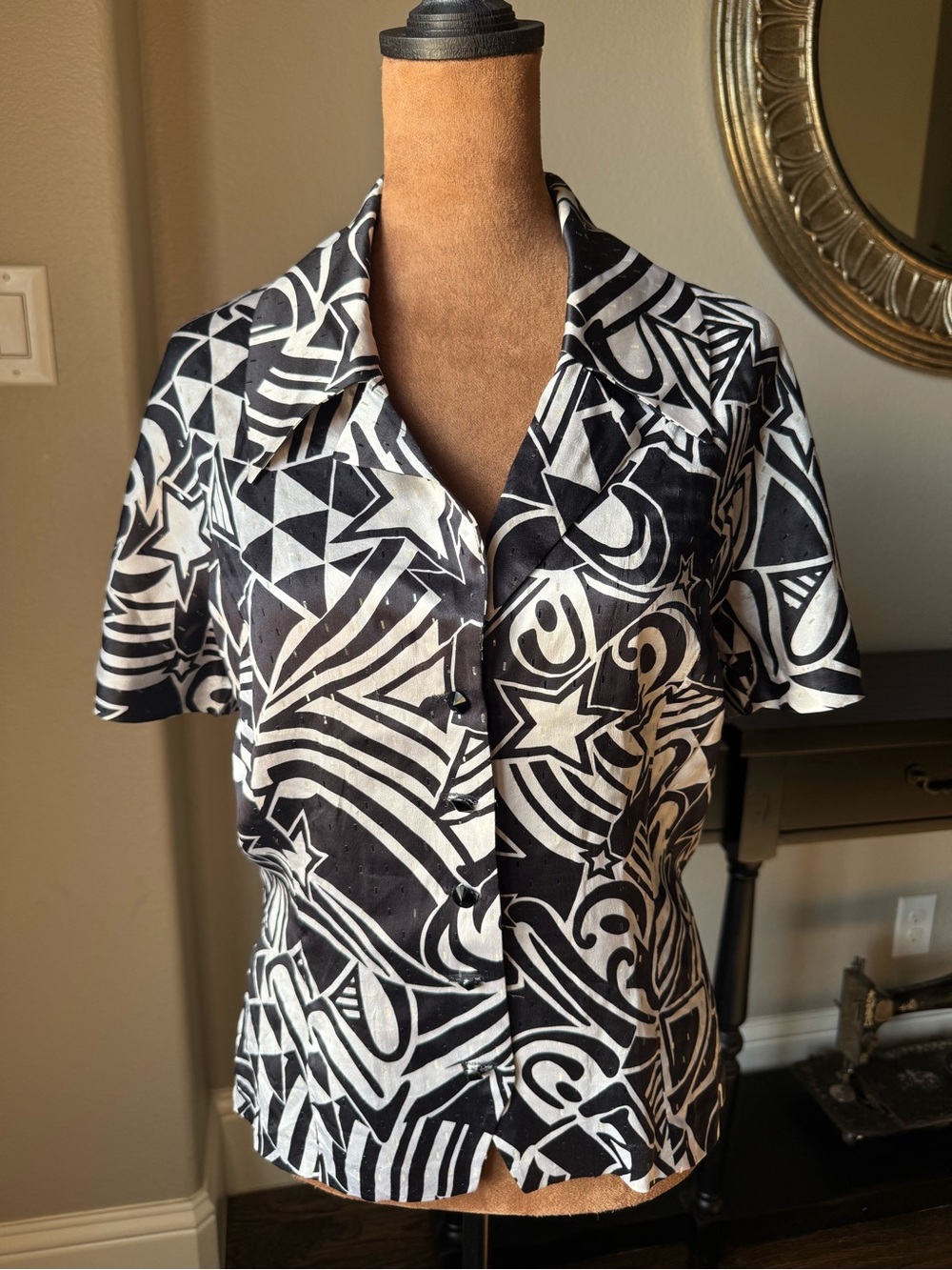 ST. JOHN Vintage 1980s/90s 100% Silk Abstract Pewter Black Blouse Sz 8 Stars Geo